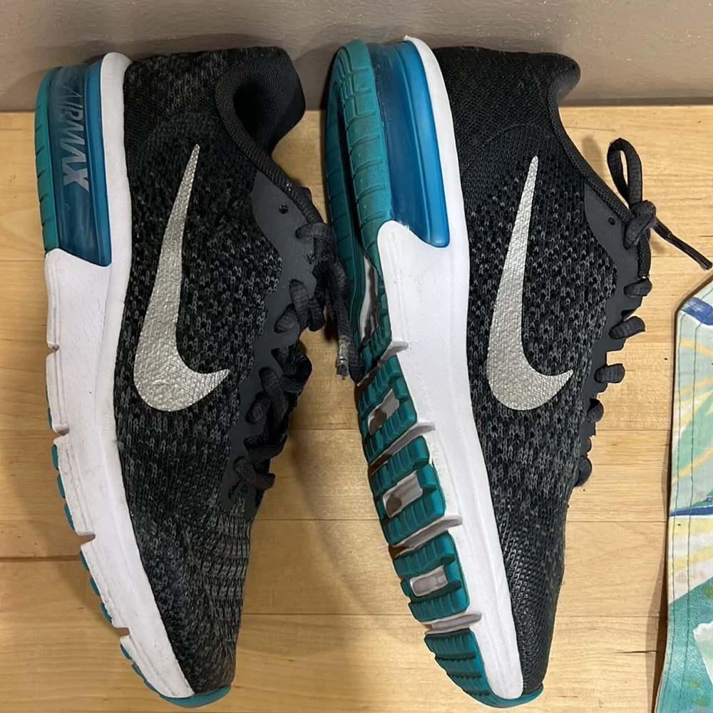 Nike AirMax Running Shoes, size 6 - Picture 6 of 12